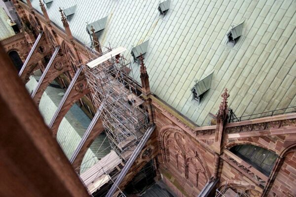 Deelname van Boehm aan de restauratie van het beroemdste Elzasser historische monument, de Notre Dame kathedraal in Straatsburg