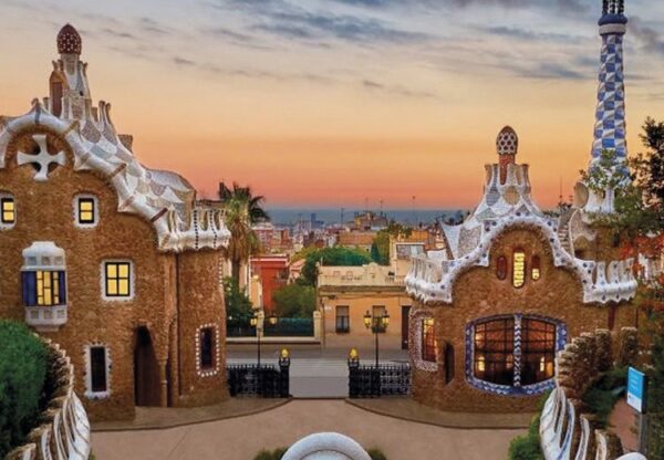 Het park Güell van Gaudí staat sinds 1984 op de UNESCO Werelderfgoedlijst. RESTAURA kalkmortel