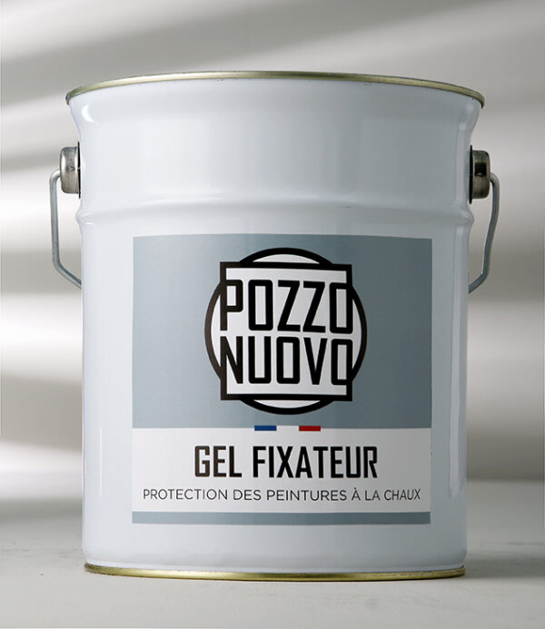 Pozzo Nuovo Fixing Gel is het resultaat van jarenlang onderzoek en is een gebruiksklaar 100% natuurlijk gelproduct met een dubbel doel.