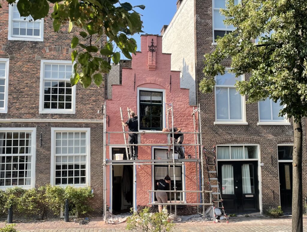 Kalkverf sheltercoat het Roze Huisje in Leiden