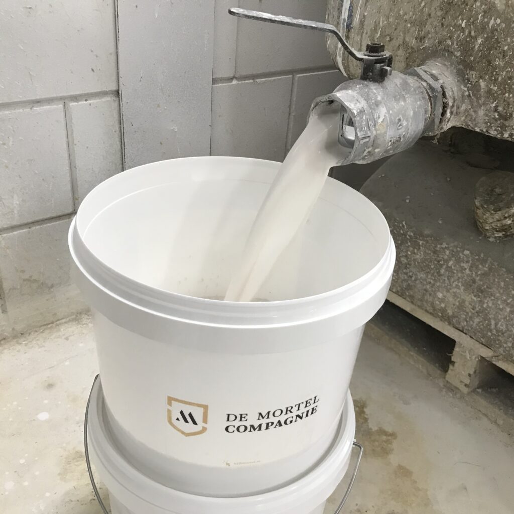 Bereiding van traditionele kalkverf