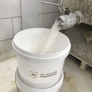 Bereiding van traditionele kalkverf sheltercoat