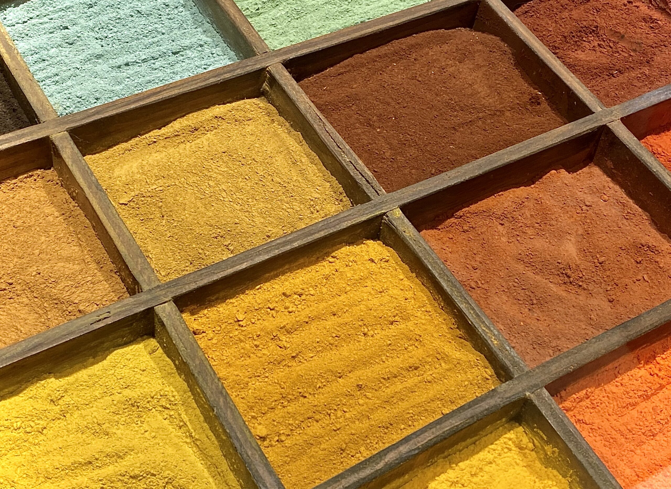 Natuurlijke aardpigmenten en minerale kleuren