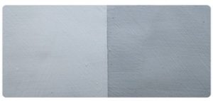 Beenderzwart VEGA in Kalkverf Foto links: het pigment in kalkverf in een verhouding van 5%, dus 50 g pigment per kilo witkalk. Foto rechts: het pigment in een verhouding van 20%, dus 200g pigment per kilo witkalk.