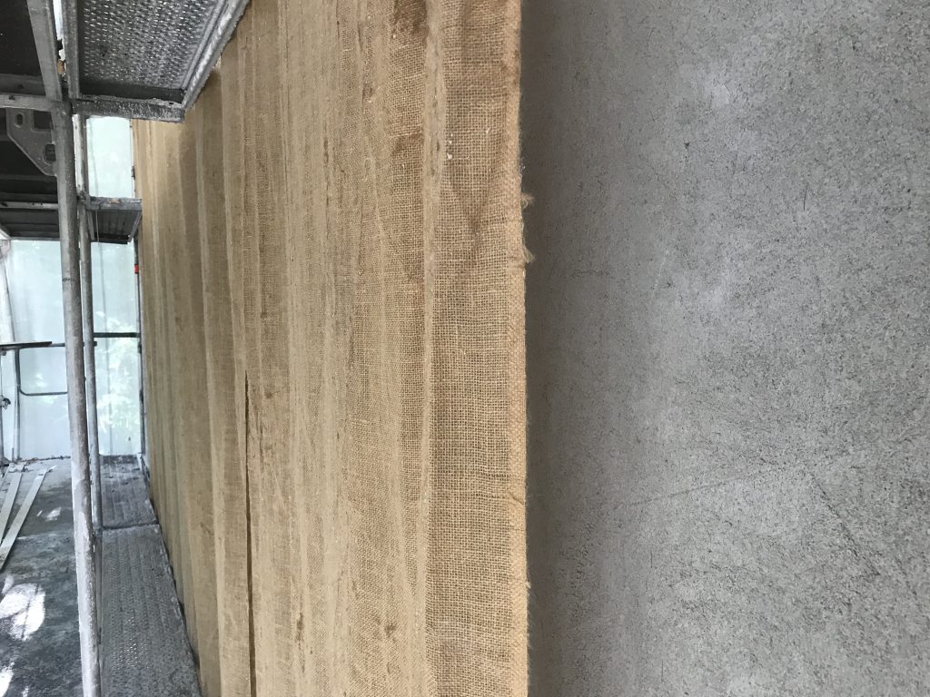 Jute beschermt vers kalkpleisterwerk voor gecontroleerde en gelijkmatige droging